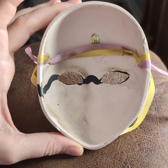 Small Ceramic Mask - Picture 3 of 3